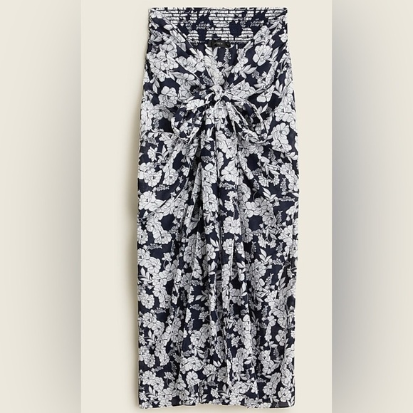 NWT J Crew Convertible beach sarong magnolia floral Sz Medium Navy/White coverup - Picture 1 of 10